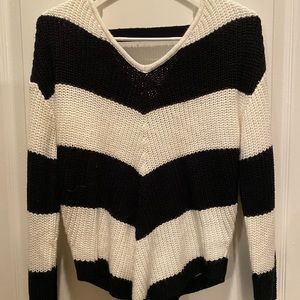 cute sweater , brand: derek heart , size M